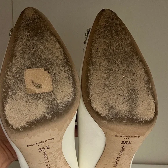 Manolo Blahnik Hangisi Satin Bridal Pumps 90 with Blue Crystal Buckles 35.5 - Picture 9 of 15